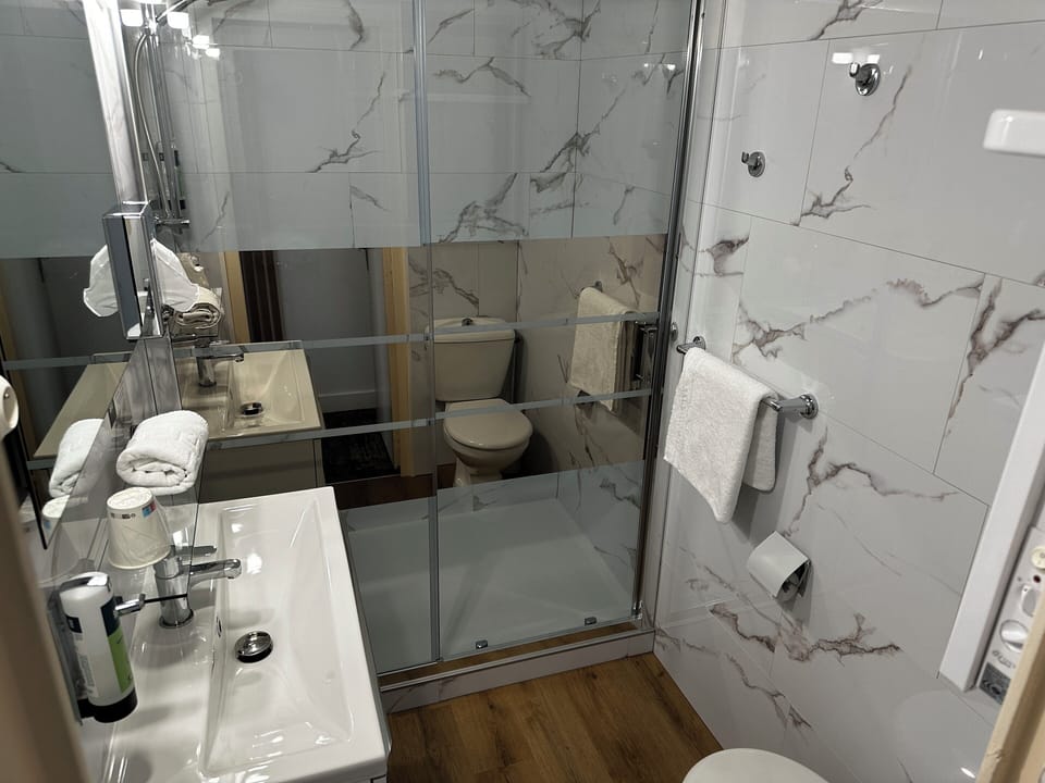 Deluxe Double Room | Bathroom