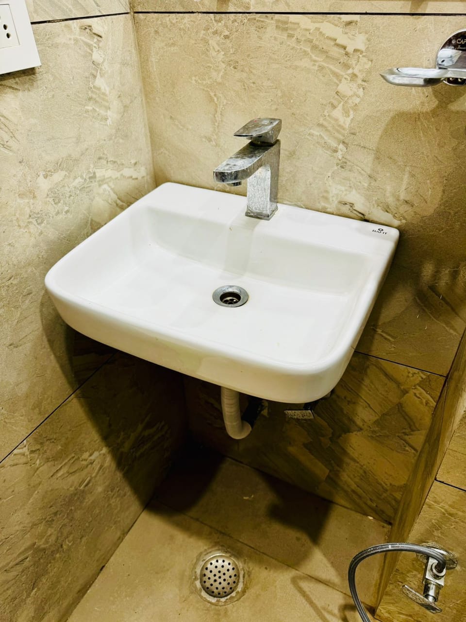 Deluxe Double Room | Bathroom | Shower, free toiletries, bathrobes, slippers