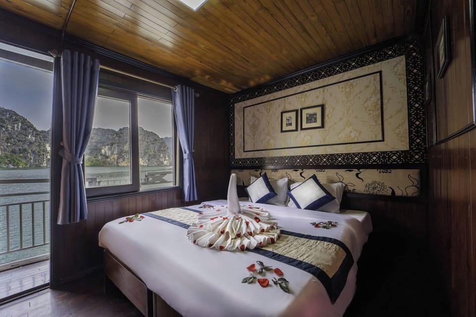Superior Double Room, Sea View | Hypo-allergenic bedding, minibar, desk, soundproofing