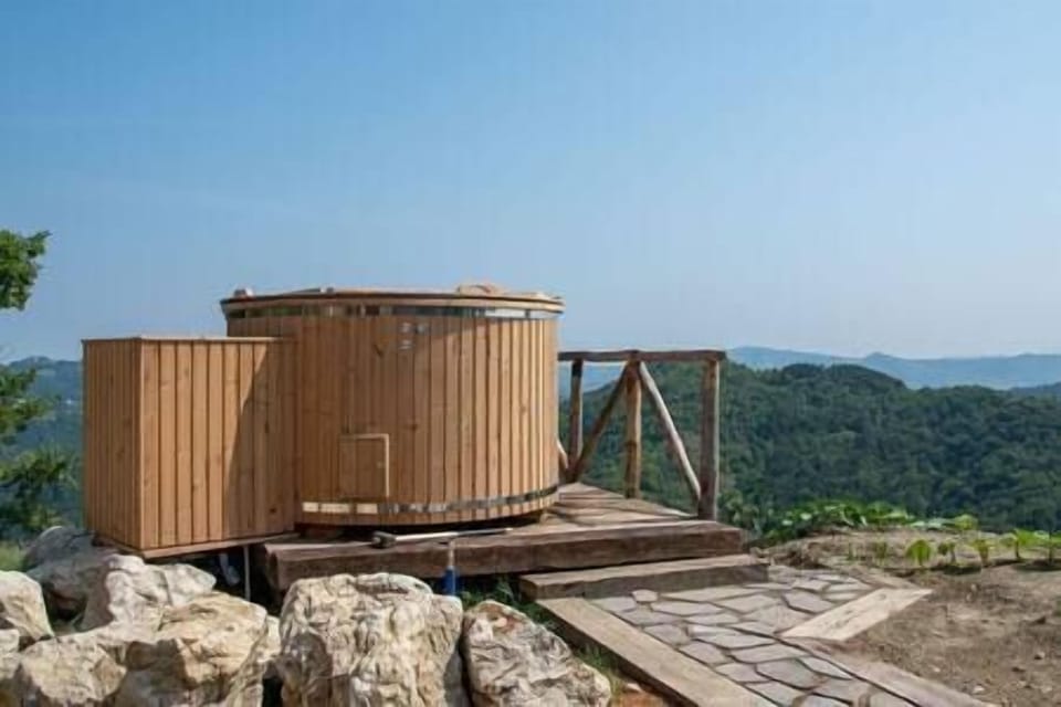 Godetevi la Jacuzzi mentre ammirate l'infinito