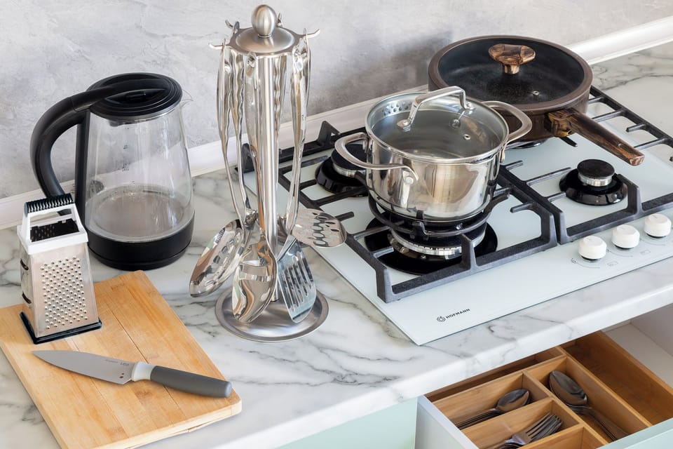 Fridge, microwave, stovetop, electric kettle