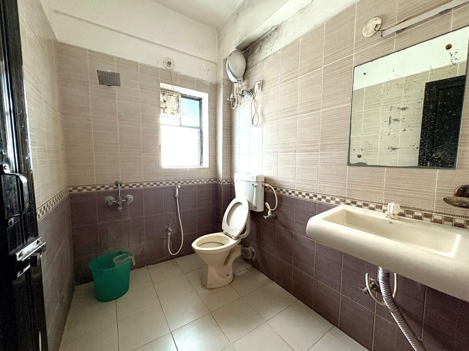 Royal Room, City View | Bathroom | Shower, rainfall showerhead, slippers, towels