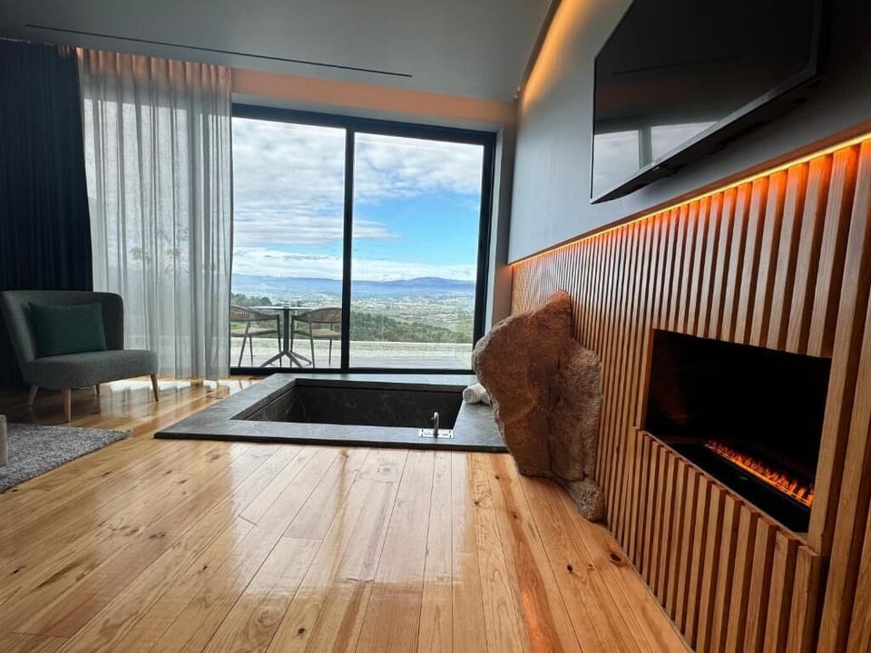 Deluxe Double Room, Valley View | Egyptian cotton sheets, premium bedding, memory foam beds, minibar