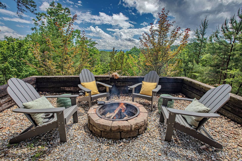 The fire pit is perfect for enjoying the starry skies in the mountains. Plan a s’mores night with the family and cozy up around the fire.