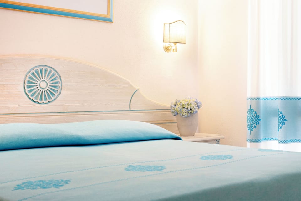 Triple Room, Balcony | Minibar, in-room safe