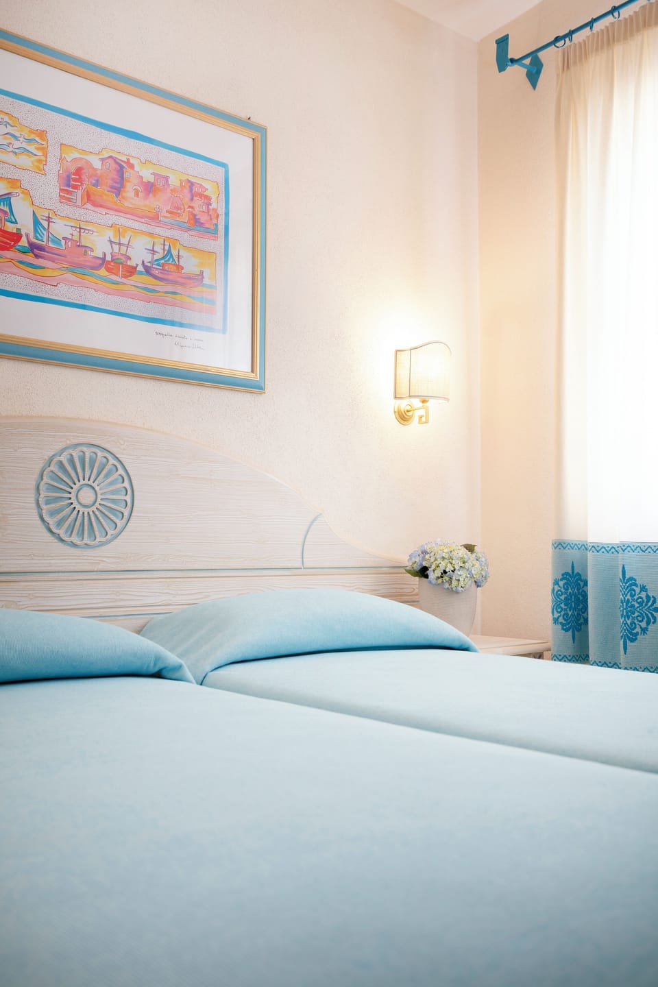 Triple Room, Balcony | Minibar, in-room safe