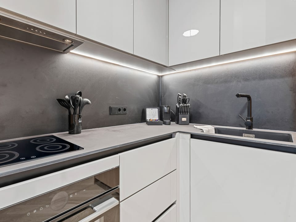 Premium Apartment, 1 Bedroom, Patio, Garden Area | Private kitchen | Mini-fridge, oven, stovetop, dishwasher