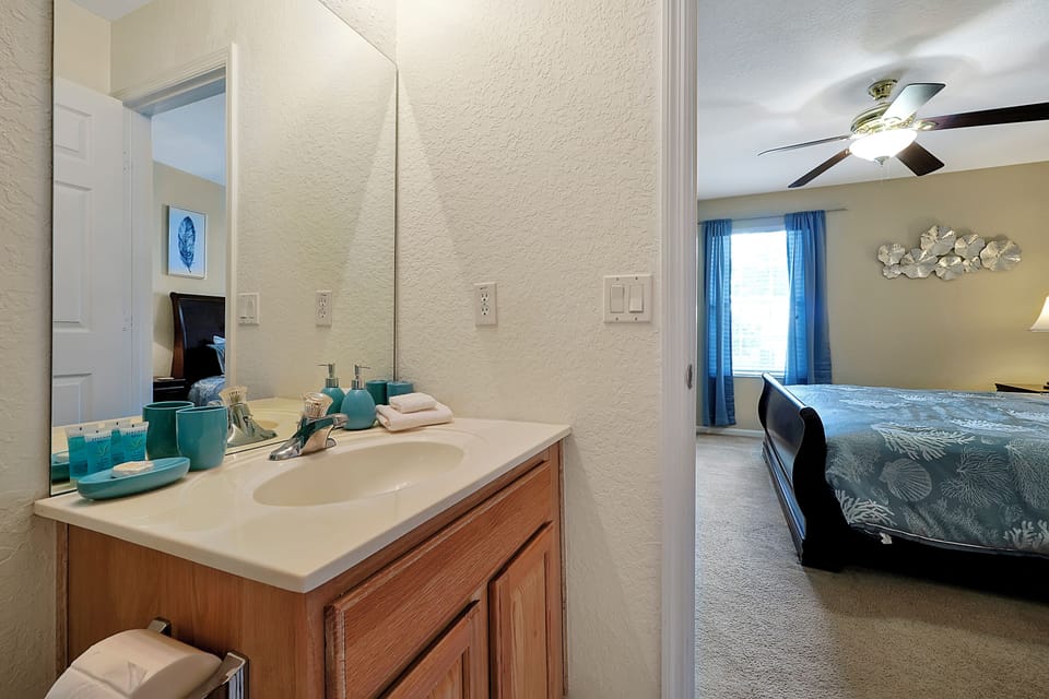 Upstairs Queen Master Bedroom