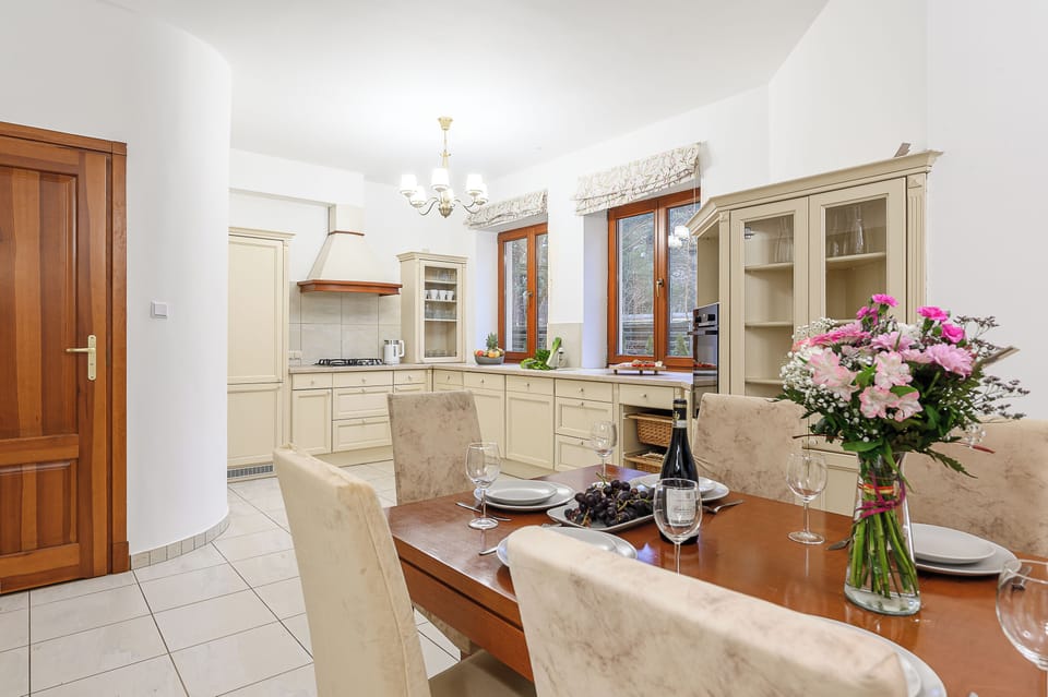 Villa, 5 Bedrooms, Non Smoking, Patio | Private kitchen | Fridge, microwave, oven, stovetop