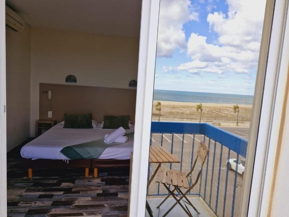 Double Room, Balcony, Sea View | Desk, soundproofing, free WiFi