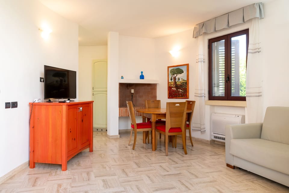 Family Apartment, Garden View | In-room safe, WiFi (free), bed sheets