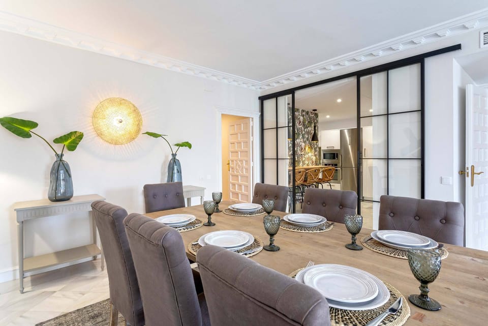 Apartment (4 Bedrooms) | In-room dining