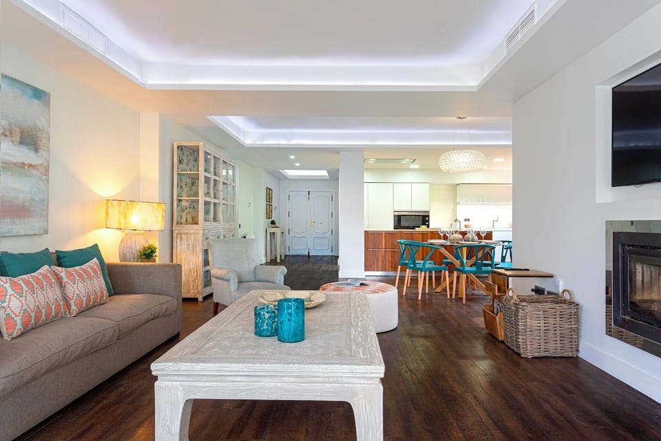 Apartment (3 Bedrooms) | Living room
