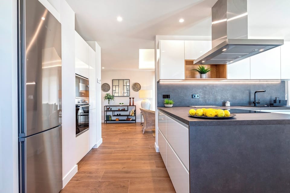 Apartment (3 Bedrooms) | Private kitchen | Fridge, microwave, oven, stovetop
