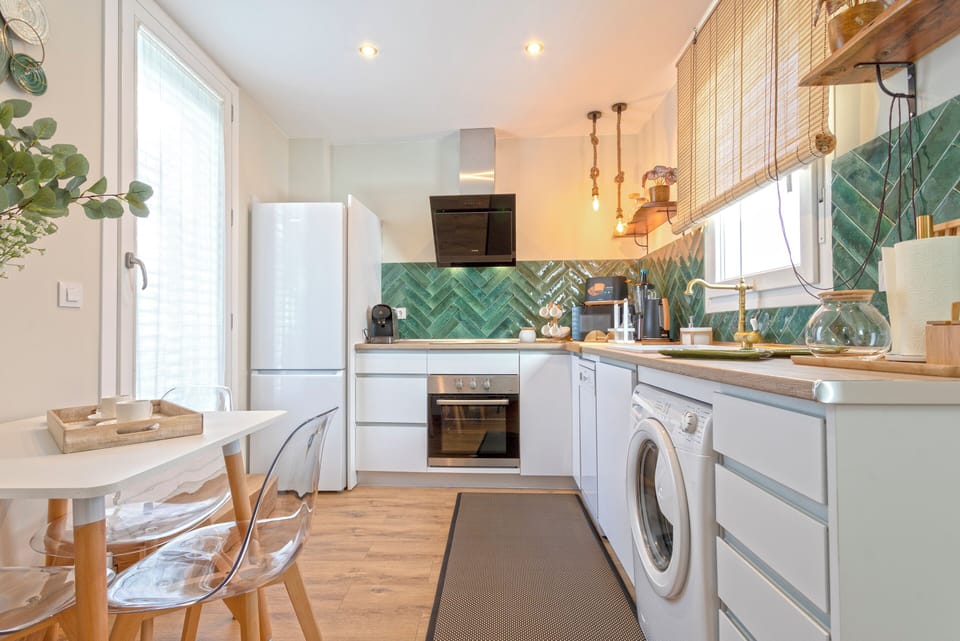 Apartment (2 Bedrooms) | Private kitchen | Fridge, microwave, oven, dishwasher
