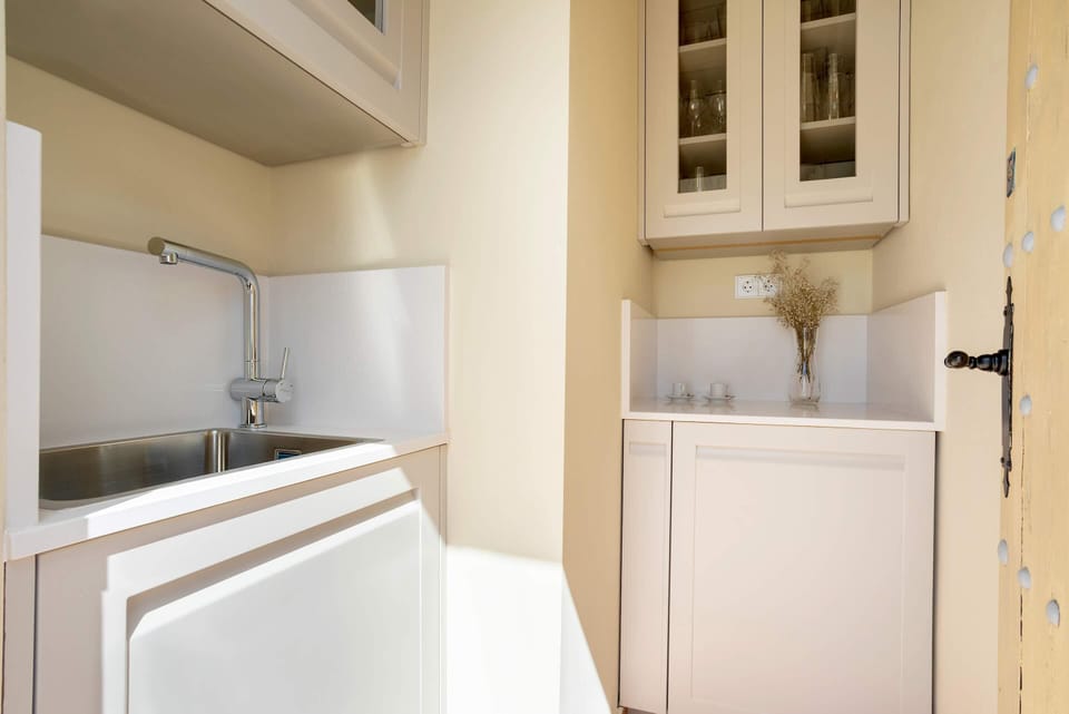 Apartment (Multiple Bedrooms) | Private kitchen | Fridge, microwave, oven, stovetop