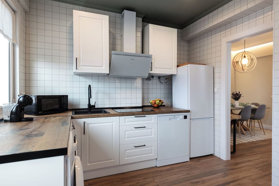 Apartment (2 Bedrooms) | Private kitchen | Fridge, microwave, oven, stovetop