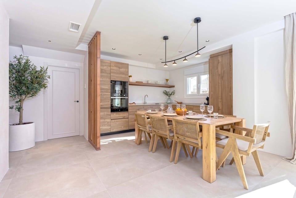 Apartment (4 Bedrooms) | In-room dining
