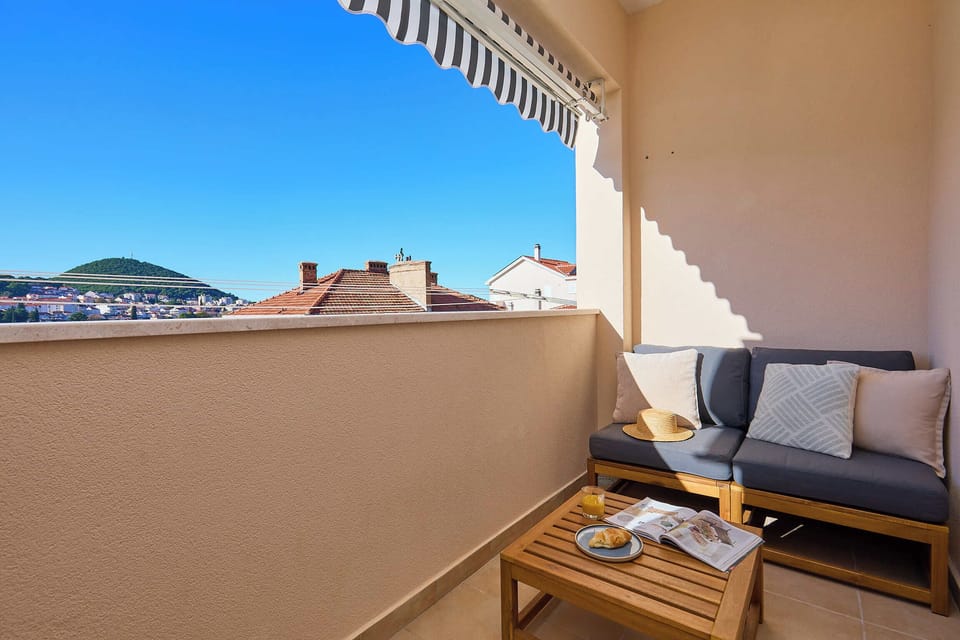 Apartment (1 Bedroom) | Balcony