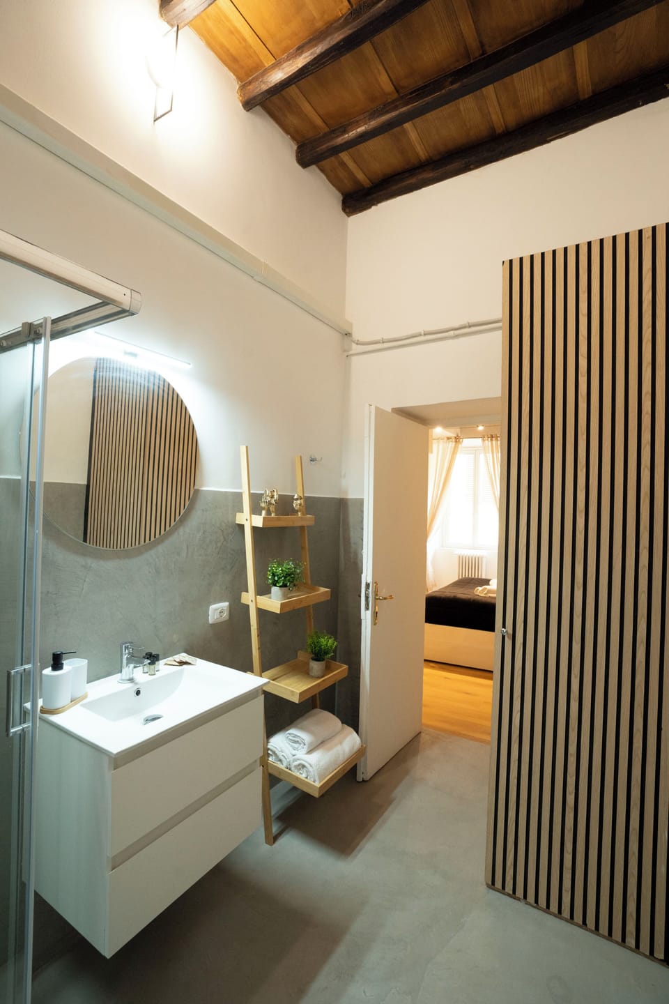 Basic Apartment | Bathroom | Bidet