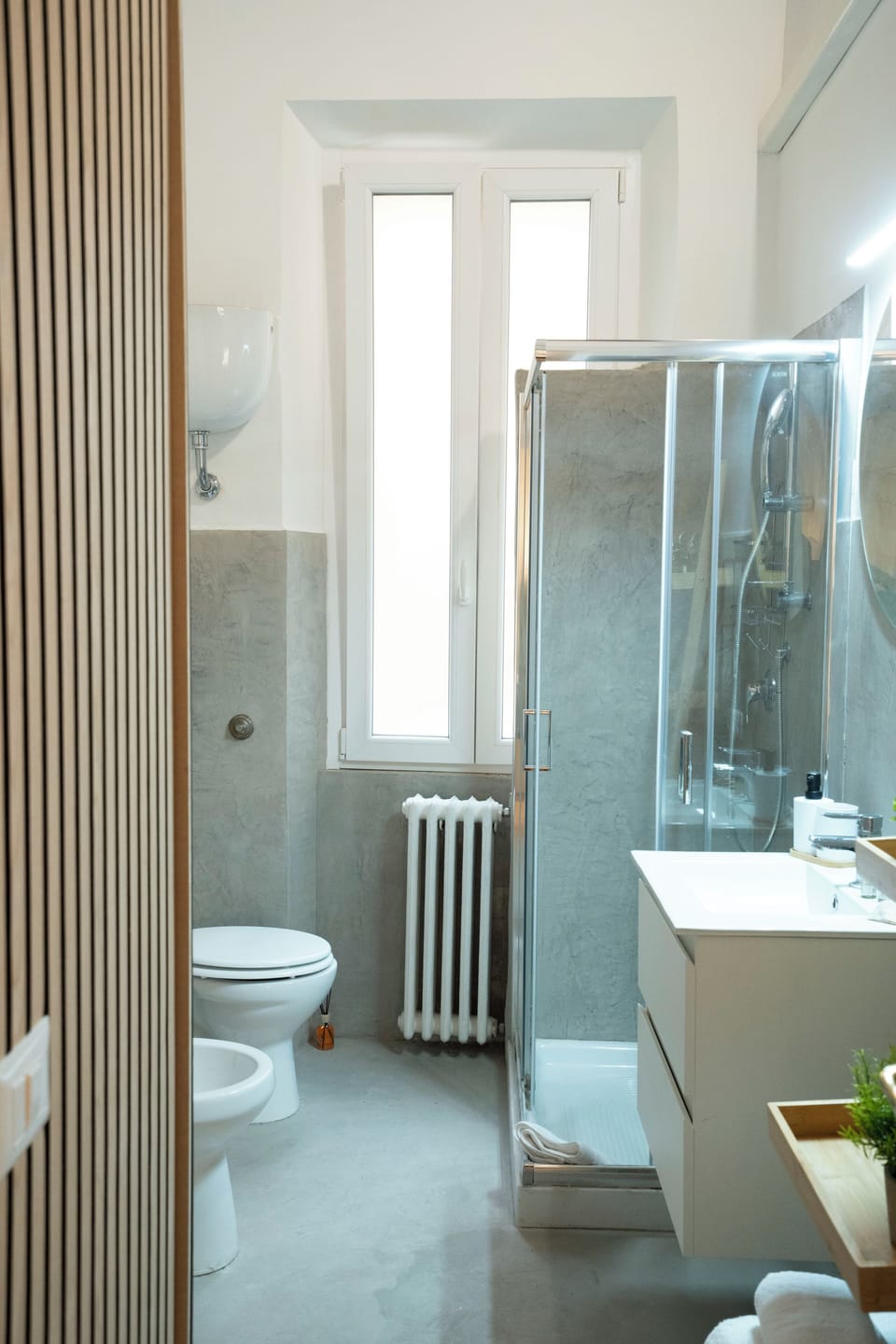 Basic Apartment | Bathroom | Bidet