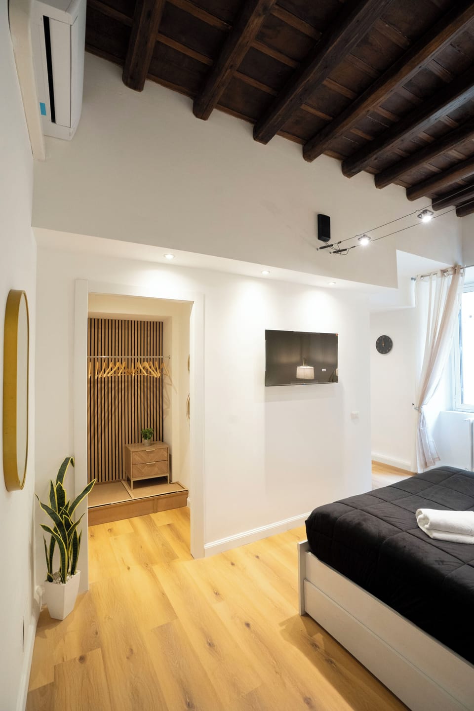 Basic Apartment | 1 bedroom, travel crib, free WiFi, bed sheets