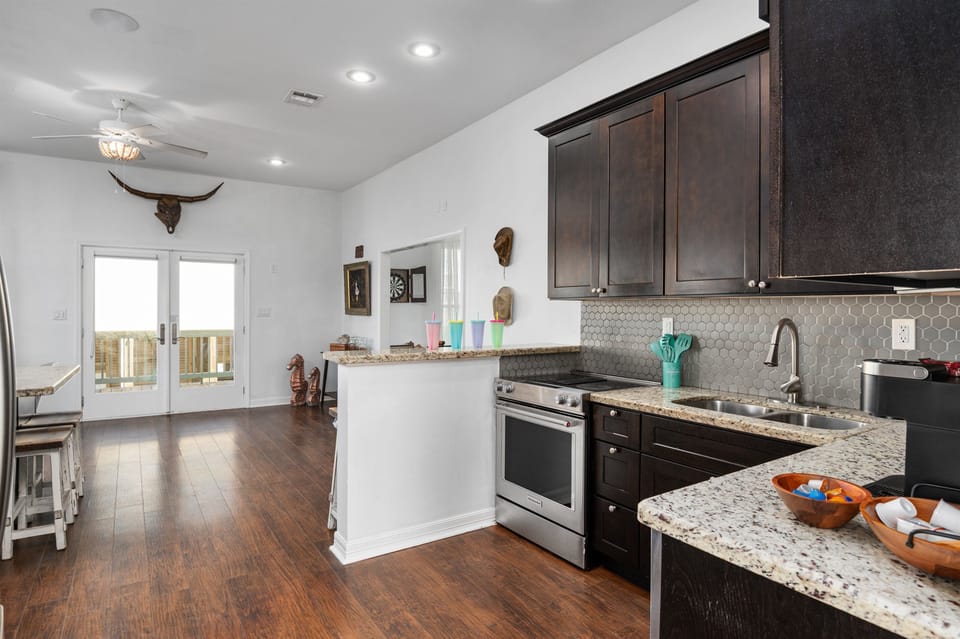 Modern and fully equipped kitchen