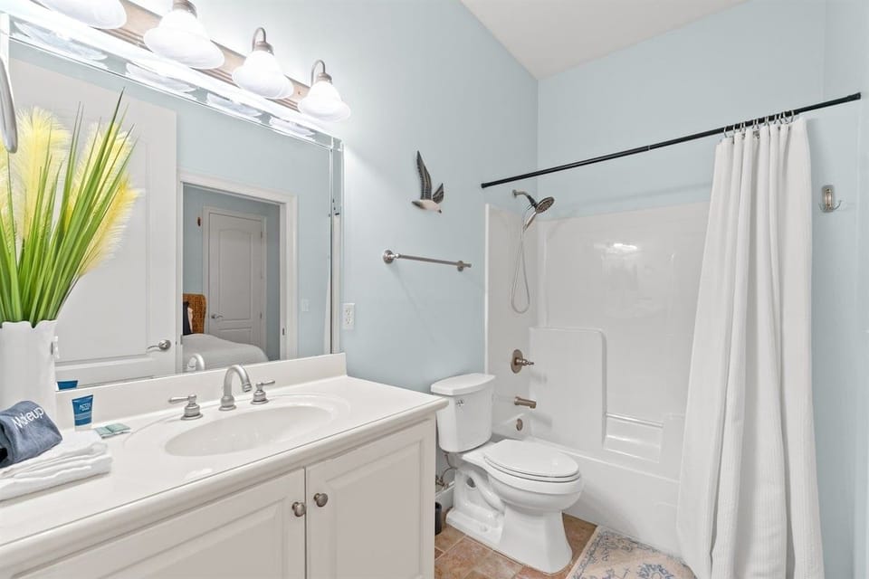 First level full bath/guest bath