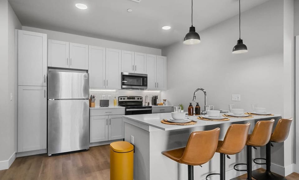 The fully equipped kitchen features sleek, modern appliances and ample counter space, making it easy to prepare your favorite meals. Whether you’re brewing a morning coffee or eating in. You will have everything you need to make your favorite meals.