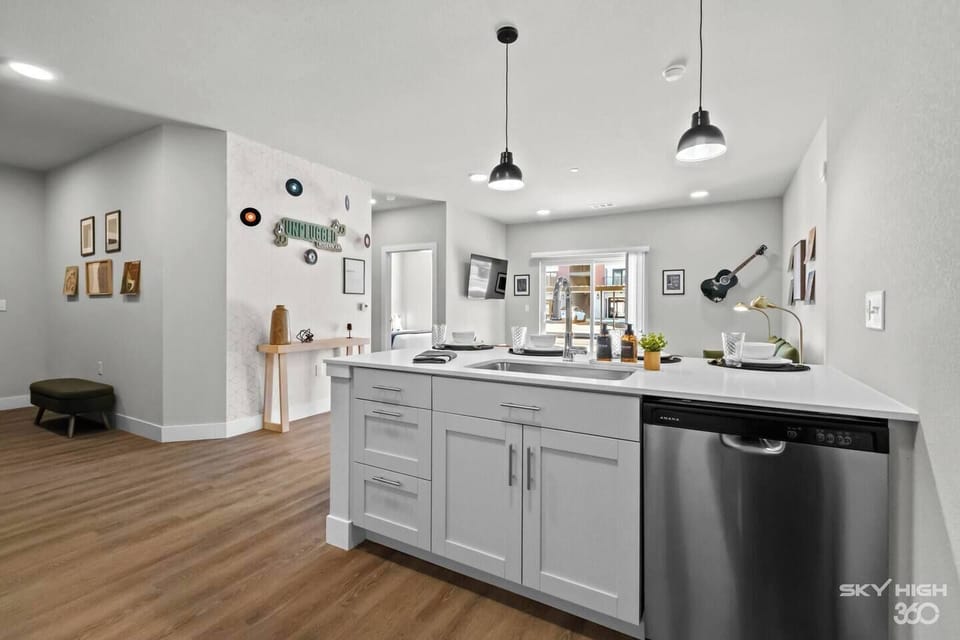 The fully equipped kitchen features sleek, modern appliances and ample counter space, making it easy to prepare your favorite meals. Whether you’re brewing a morning coffee or eating in. You will have everything you need to make your favorite meals. 