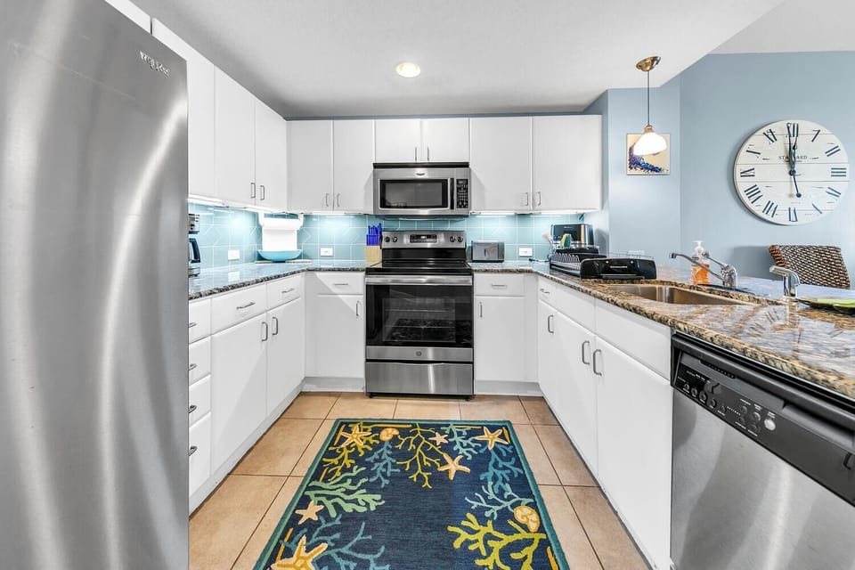 Condo, Multiple Beds (Grand Panama 1-1807) | Private kitchen | Oven, toaster