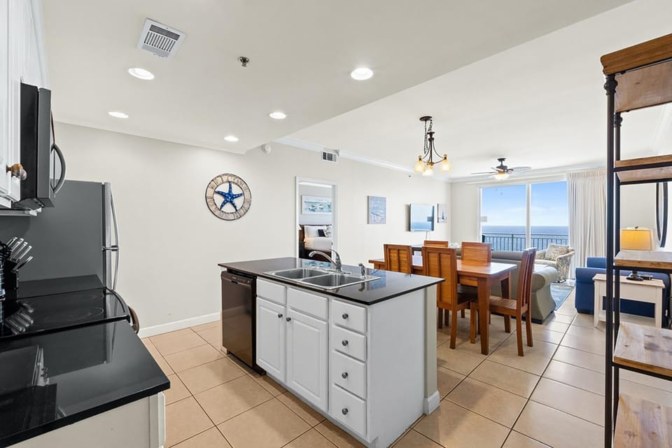 Condo, Multiple Beds (Splash 1803W) | Private kitchen | Oven, toaster