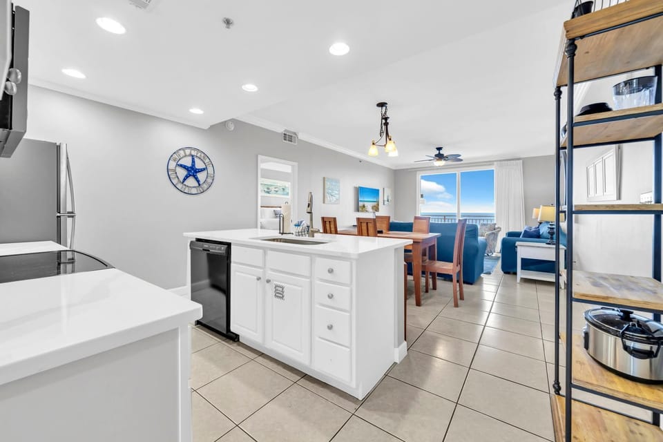 Condo, Multiple Beds (Splash 1803W) | Private kitchen | Oven, toaster