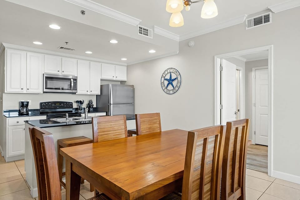 Condo, Multiple Beds (Splash 1803W) | Dining