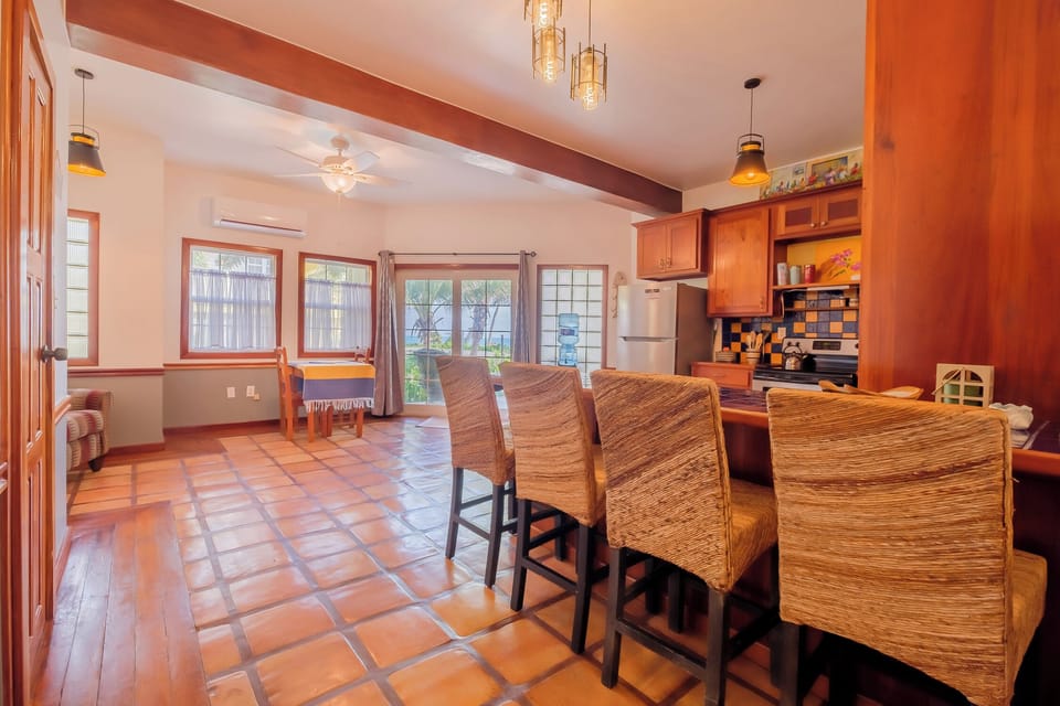 Breakfast bar dining option