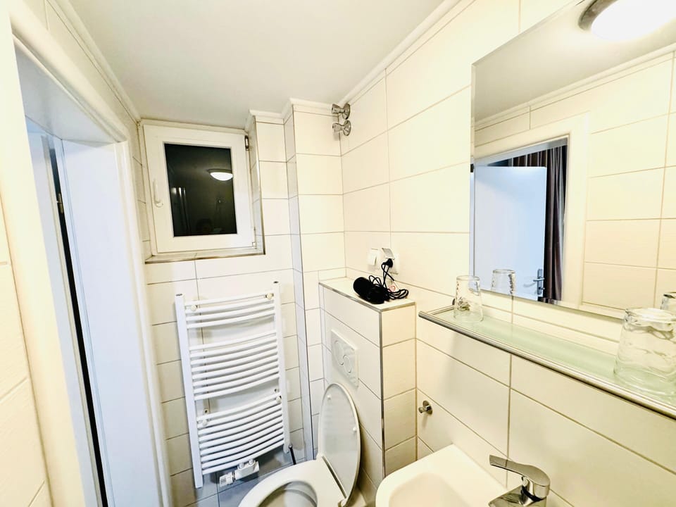 Bathroom | Free toiletries, hair dryer