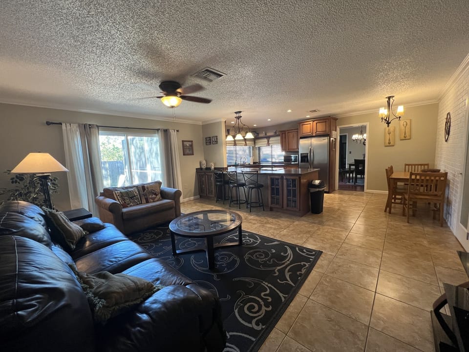 Kitchen/ Family Room