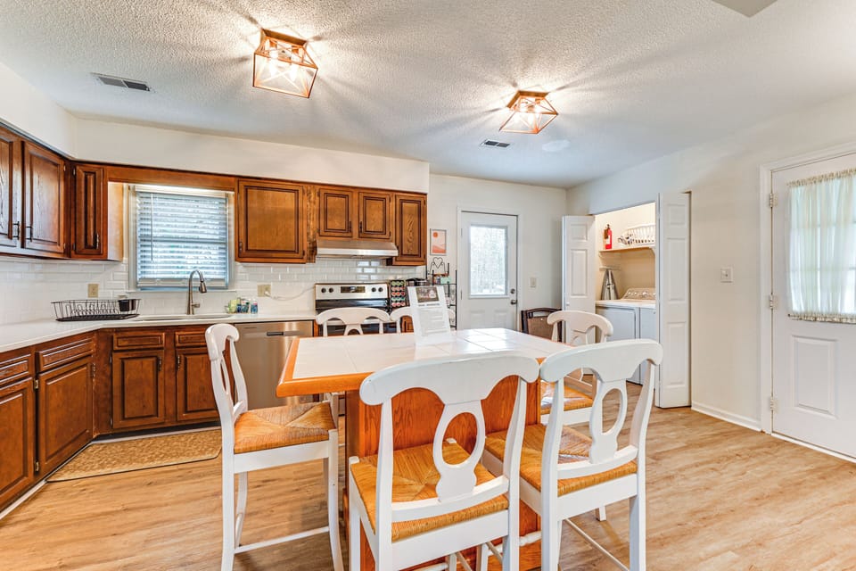 Dining Area | Dishware & Flatware