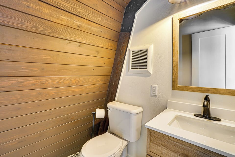 Half Bathroom | 2nd Floor
