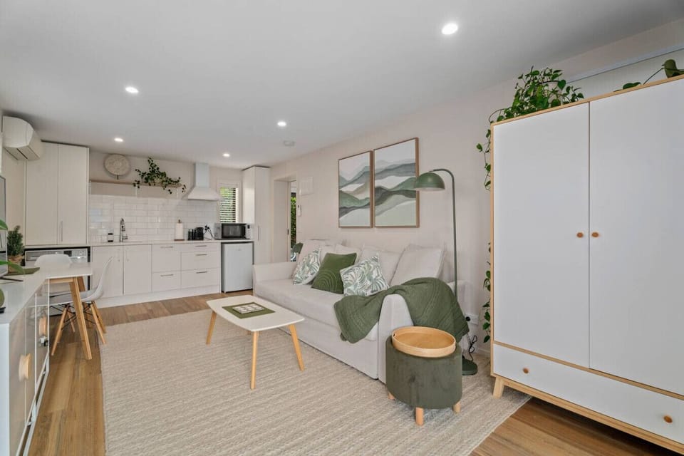 Renovated in 2024, this unit is a comfortable and stylish place to stay just 5 minutes drive from central Queenstown.