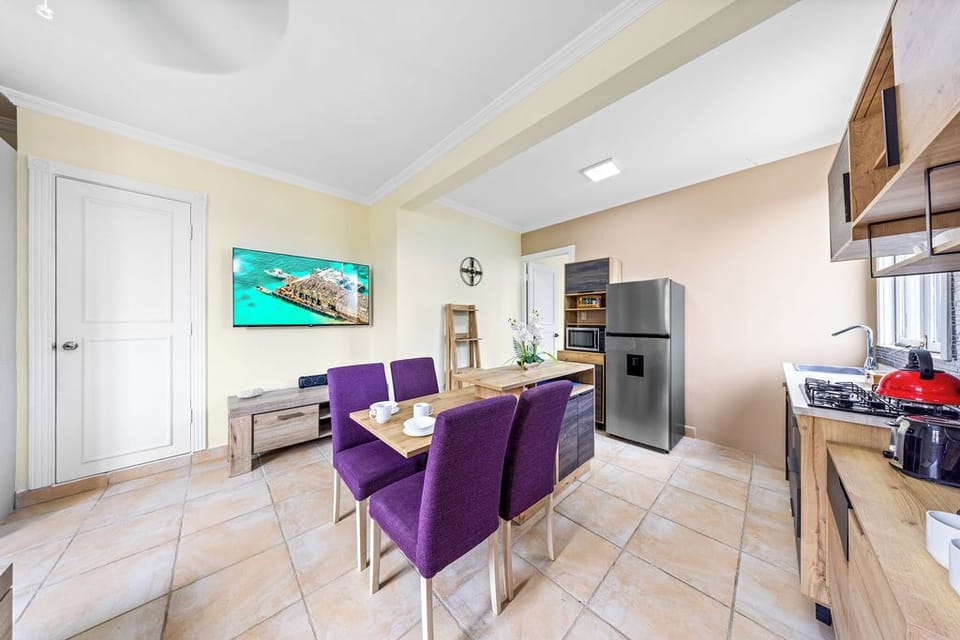 Opal 90 Apartment · Apartment w/ Pool in Noord (555)