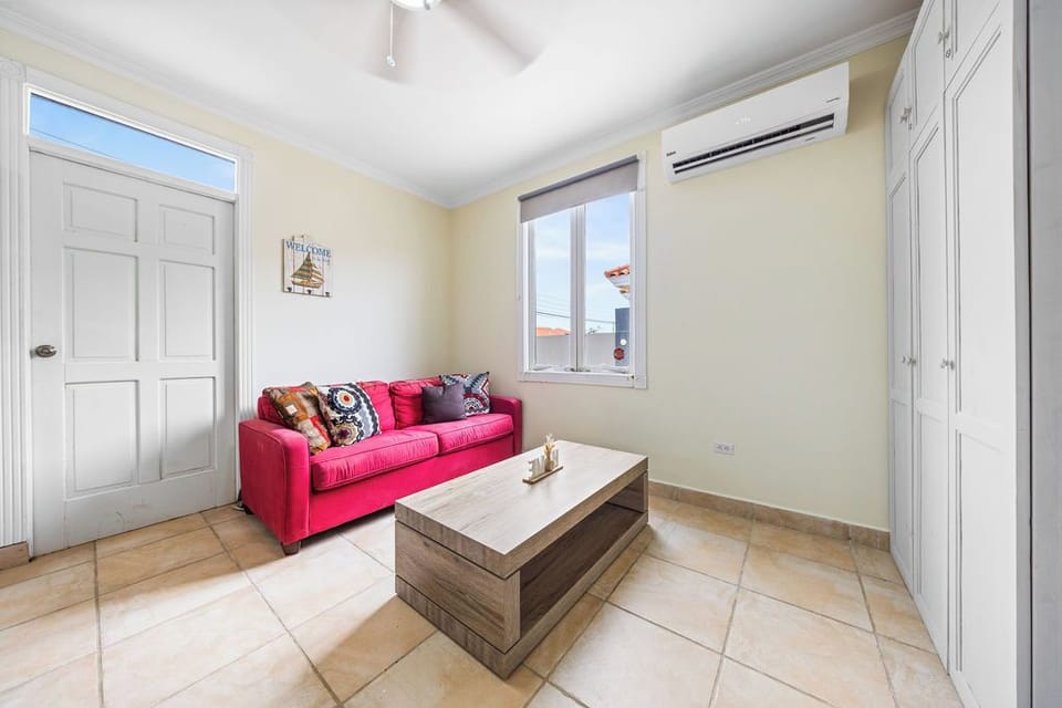 Opal 90 Apartment · Apartment w/ Pool in Noord (545)