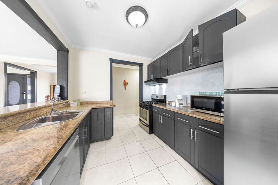 Opal 90 · Luxurious 4-bedroom Getaway in Noord (496)