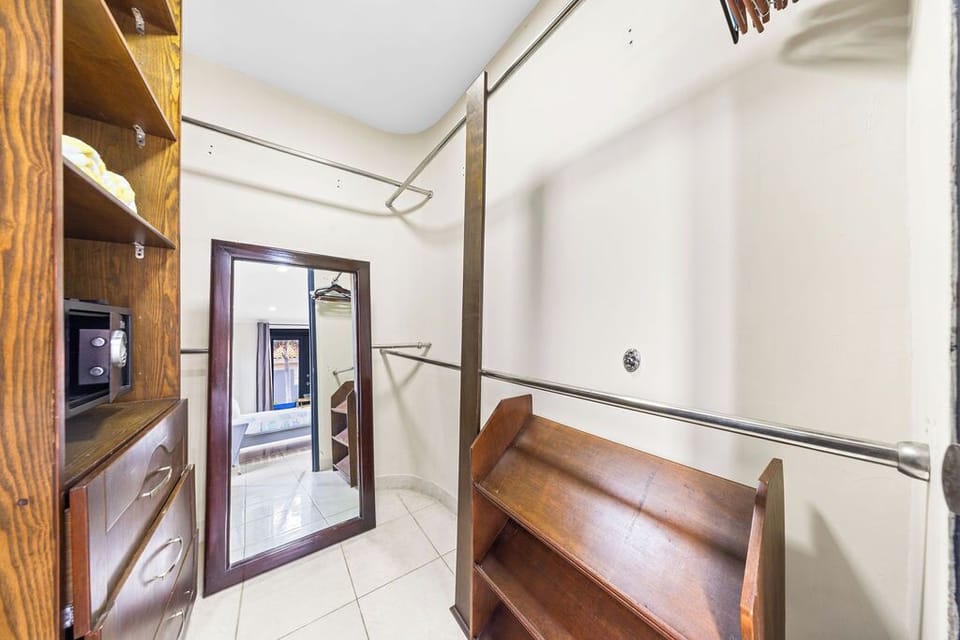 Opal 90 · Luxurious 4-bedroom Getaway in Noord (506)