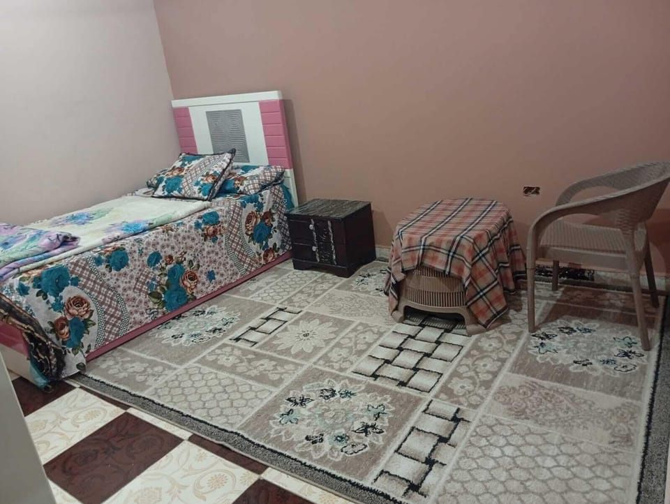Comfort Single Room | Blackout drapes, iron/ironing board, free WiFi