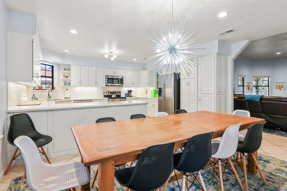 Indoor dining for 10
