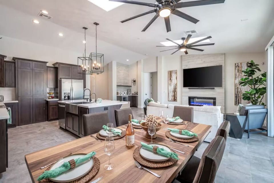 Enjoy cooking and dining in this open-concept kitchen! Equipped with stainless steel appliances, sleek countertops, and ample cabinet space. The adjacent dining area comfortably seats your group, making it easy to gather for meals or game nights.