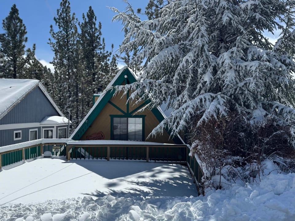 Snow covered Big Bear Cool Cabins, Little Bear Lodge front