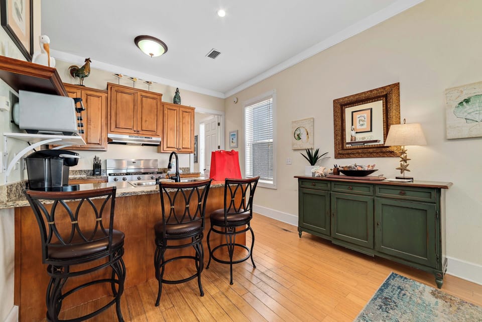 Breakfast bar and kitchen