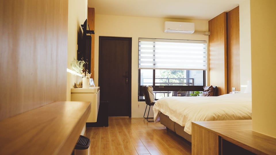Superior Double Room, 1 Queen Bed, Non Smoking, Balcony | Laptop workspace, free WiFi